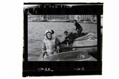 Carmen Pérez Güerri in her dinghy, in the waters of the Port of Barcelona. c. 1970. Photo: MMB.