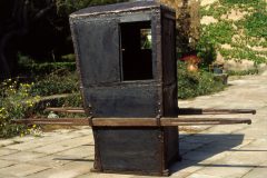 La silla para llevar a enfermos después de la restauración. Foto: MMB. Argo 16. Museo Marítimo de Barcelona.