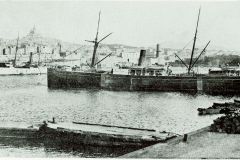 Le Vapor Andalucía, de la compagnie Vinuesa de Séville, a accosté dans le port de Marseille.  1900. Auteur : inconnu. Fonds MMB.