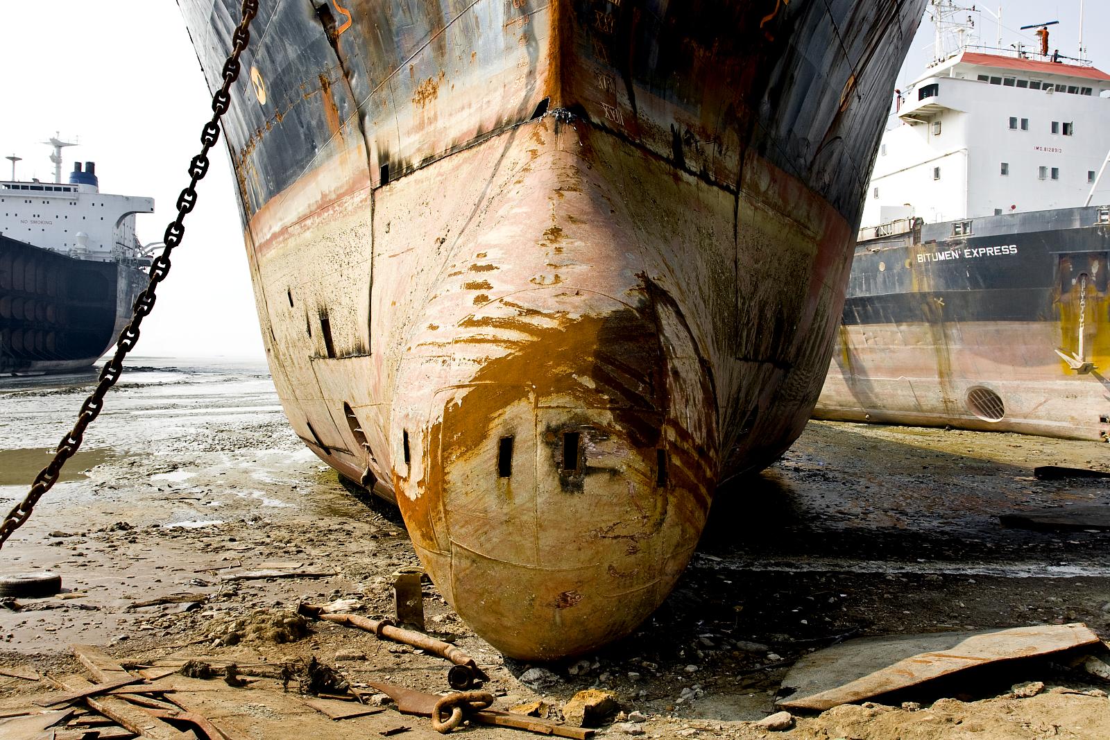 Desballestament de vaixells de Chittagong. Wikimedia Commons - Naquib Hossain. ARGO 15. Museu Marítim de Barcelona.