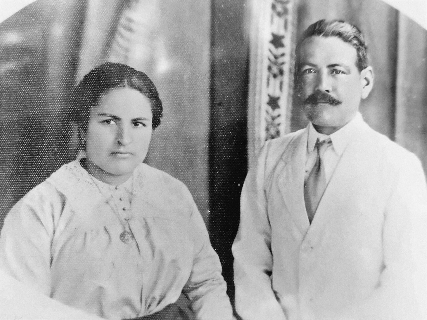 Retrat de Melitona Martín Caballero i el seu marit faroner. Melitona el va haver de substituir per malaltia, convertint-se en una de les primeres faroneres d'Espanya, encara que no de forma oficIal. Foto: Arxiu familiar. Argo 16. Museu Marítim de Barcelona.
