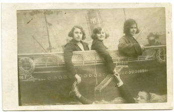 Image from the exhibition Come on board. Portraits by the minute from the Museu Marítim de Barcelona.