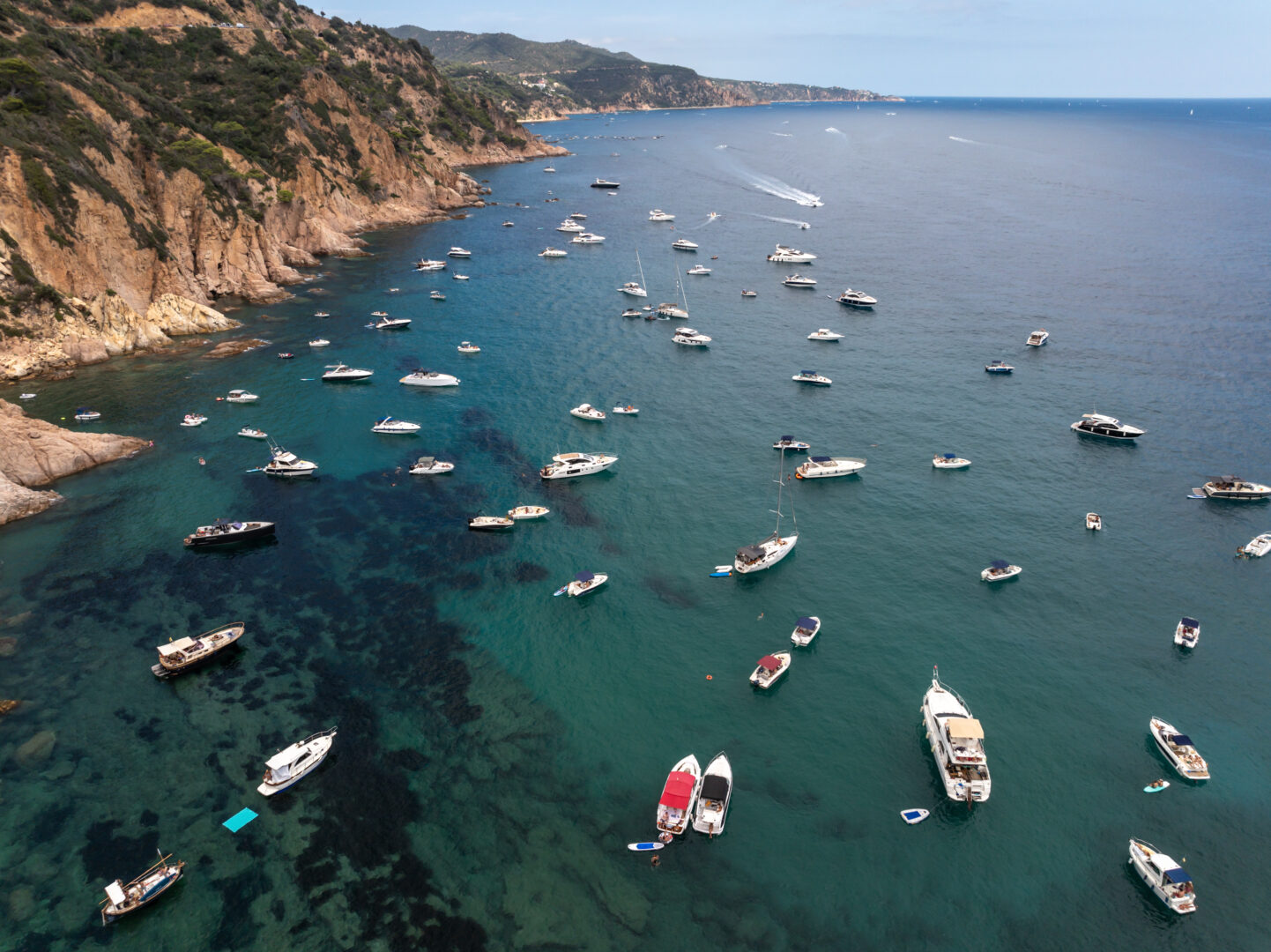 Recreational boats crowding out Cala Futadera, in Tossa de Mar. Photo: SOS Costa Brava.
