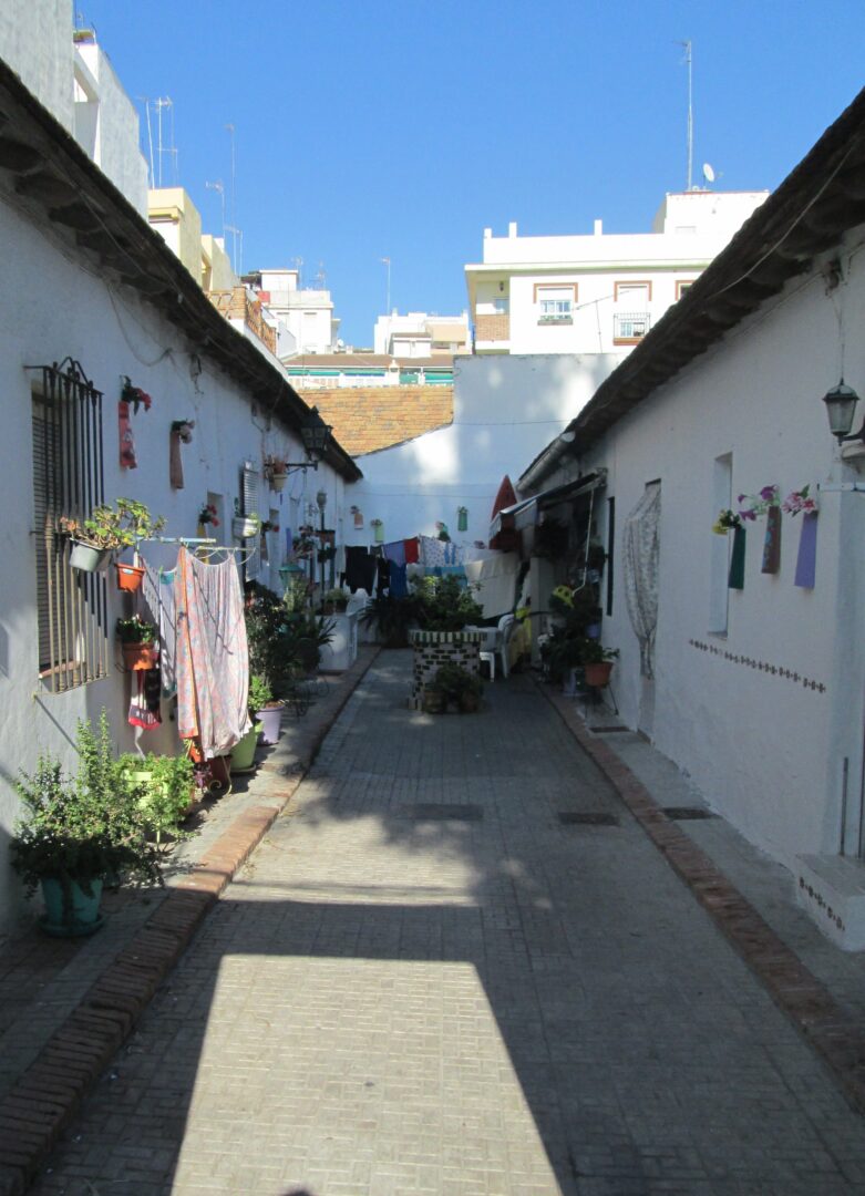 El Rosario Passage, in the El Palo neighbourhood of Malaga. In the photo is La Bara Street, where the author lived until she was 7 years old. Photo: Wikimedia Commons.