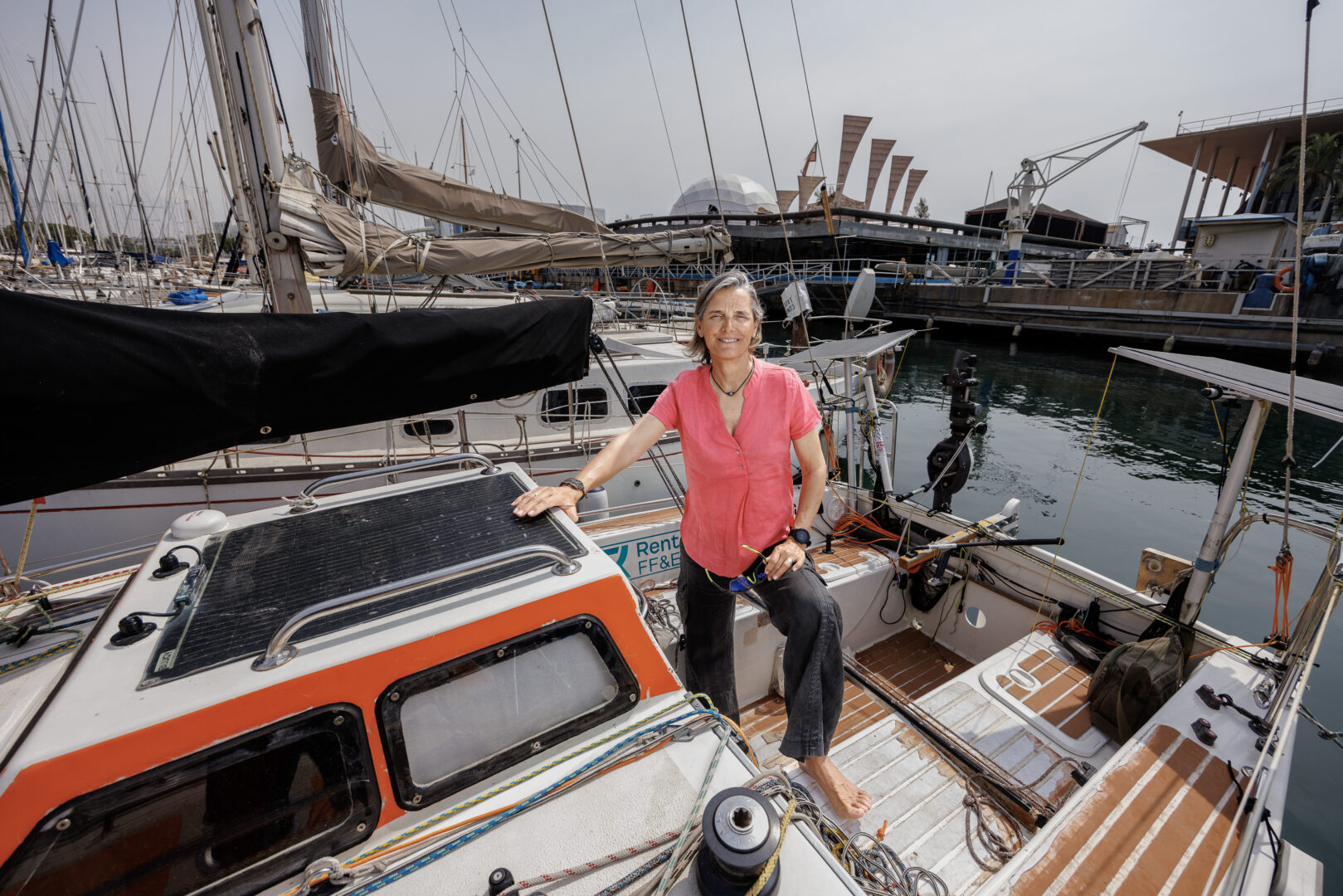 Avec ses 5,8 mètres de long, le Peter Punk offre une habitabilité très limitée. Photo : Quim Roser.
