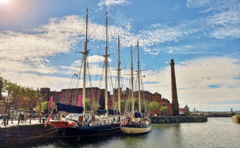 Le Maybe et le Blue Clipper amarrés au port de Liverpool. Photo : Jan Jordan. Le Maybe et le Blue Clipper amarrés au port de Liverpool. Photo : Jan Jordan.