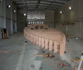 La vela de competició genera disseny i alta tecnologia industrial. En la foto, procés inicial de construcció d’un IMOCA. © Absolute-dreamer La vela de competició genera disseny i alta tecnologia industrial. En la foto, procés inicial de construcció d’un IMOCA. © Absolute-dreamer