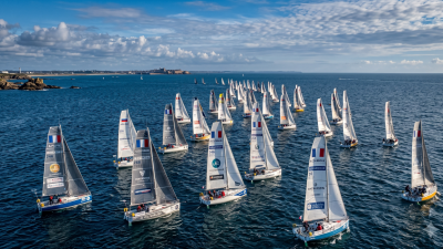 Sortida de la Mini-Trasat de 2025 una de las travesias oceànicas en solitari més extremes del món. 89 regatistes de 13 països van creuar l’Atlàntic en vaixells de momés 6,5 metres d’eslora, sense assistència. Tractament digital d’una foto de VOLIVAUD – ACOURCOUX – A PILPRE © C. Barredo