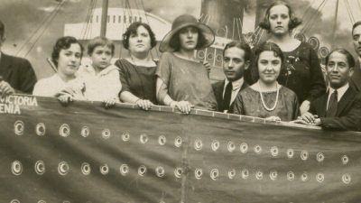 La exposición ¡Sube a bordo! Retratos al minuto está en el Museu Marítim de Barcelona hasta el 14-6-2026.  Foto: MMB. ARGO 16. Museo Marítimo de Barcelona.